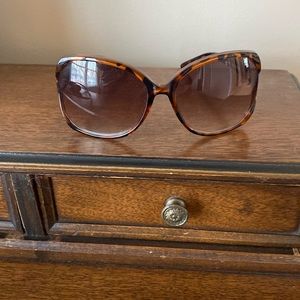 Retro tortoise shell sunglasses